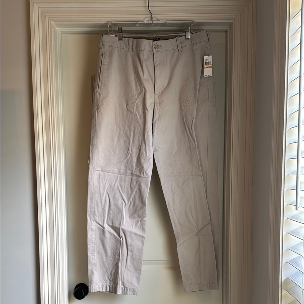 Izod Men's Light Khaki Chinos
